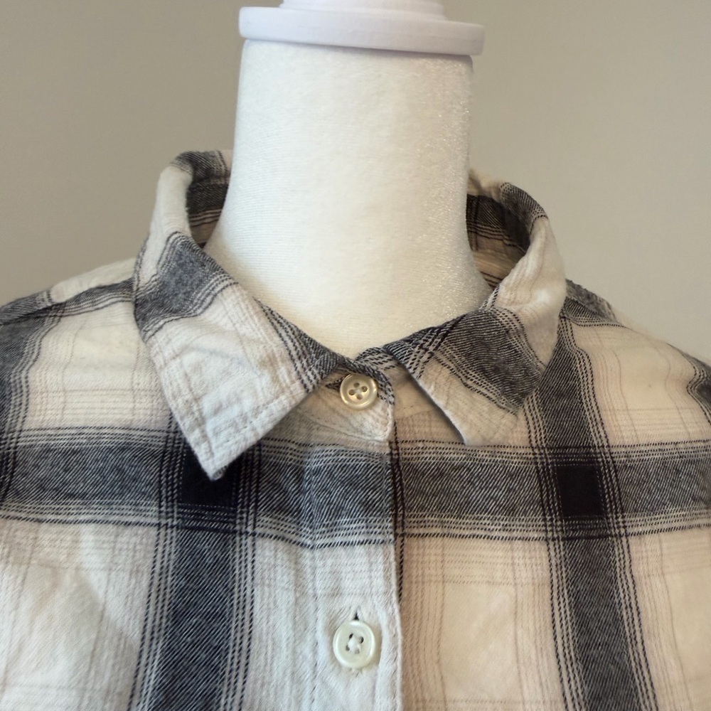 Old Navy Size L Long-Sleeve Plaid Flannel Shirt - Picture 7 of 14